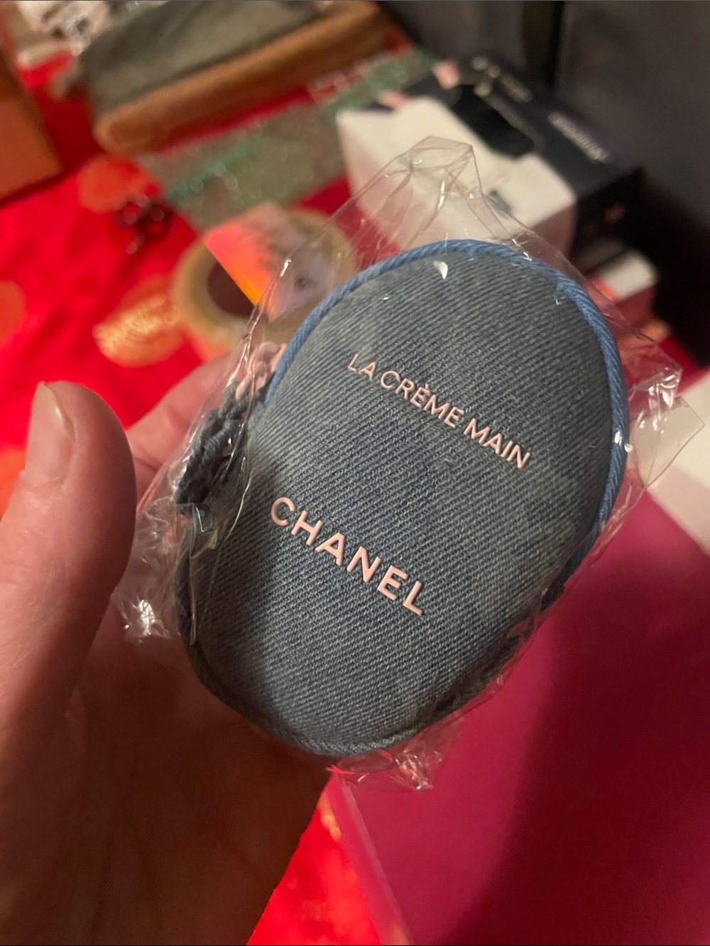 GWP La Crème Main Hand Cream with Denim Pouch in Blue & Pink - Picture 5 of 17